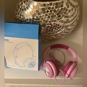 NIB kids headphones